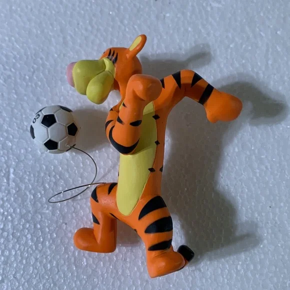Hallmark Tigger 03 Soccer Ornament - Picture 2 of 8